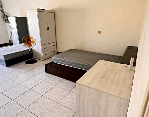 可租補。外勞可。冰箱洗衣机床冷氣桌椅床有陽台。獨洗獨晒 - Image 12