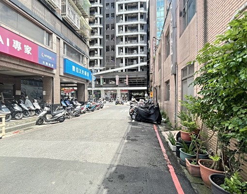 中和路~~機械車位3000元起 - Image 1