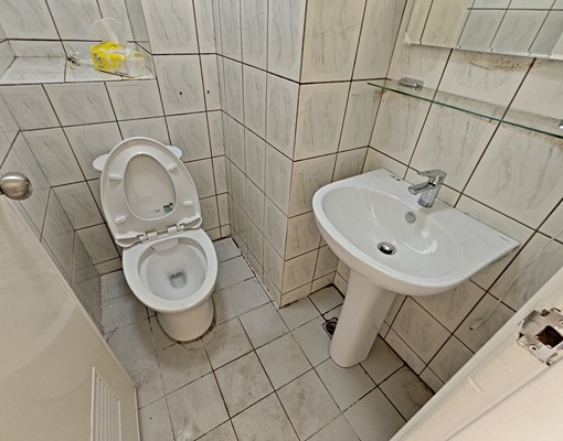 空屋/近南二高中路特區/採光超佳正三房/有汽車位.冷氣 - Image 11