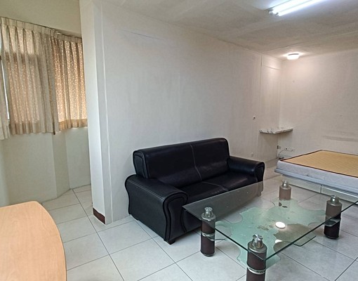 北屯軍功坪數大、大沙發、按摩浴缸、雙衣櫥、採光佳 - Image 2