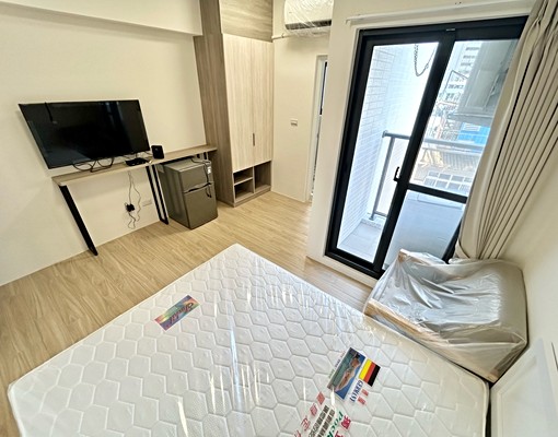 全新完工~近一中台體。木質地板可租補 - Image 2