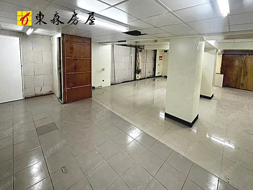 忠孝東路四段.明曜百貨旁.極A地段.難得釋出店面.適各行業.