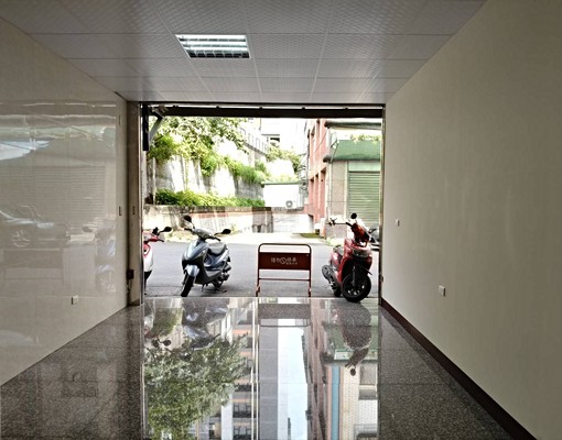 光明街住家兼店面、門口好停車 - Image 2