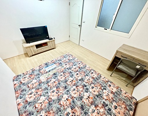 雙連站共生宅雅房‧可短租半年‧共用廚房衛浴陽台‧含網路第四台 - Image 2