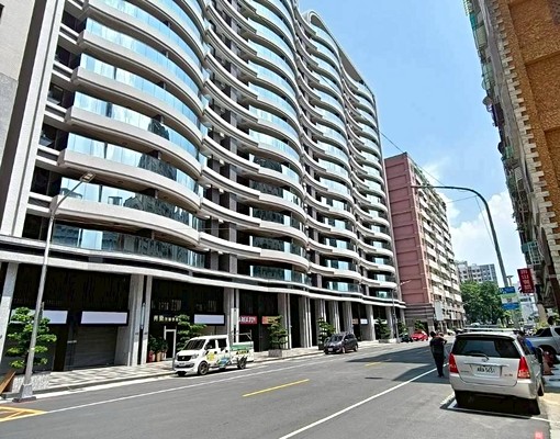 左營高鐵全新2房含車位 - Image 1