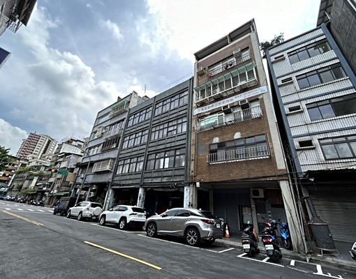西門國小商圈邊間兩面採光套房 - Image 8