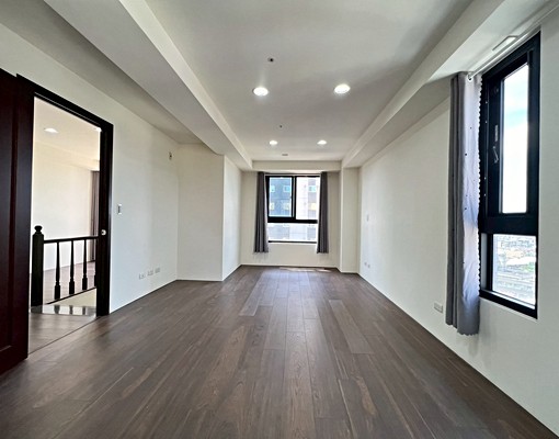 西屯近水湳市場｜捷運宅｜三房樓中樓｜南北座向｜雙平面車位 - Image 11