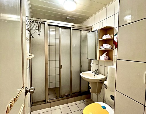 中央路電梯華廈|可租補大2房|免追垃圾車代收包裹 - Image 5