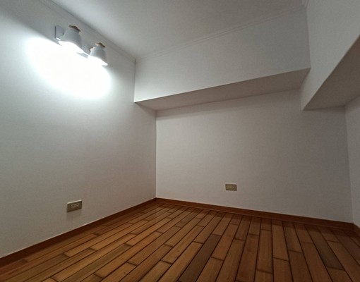 🏠英郡A區｜屋況佳採光優｜夾層屋空間大｜交通生活皆便利 - Image 6