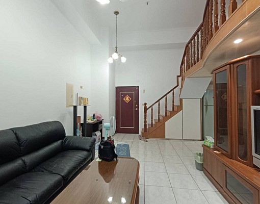🏠英郡A區|屋況佳採光優|夾層屋空間大|交通生活皆便利 - Image 1