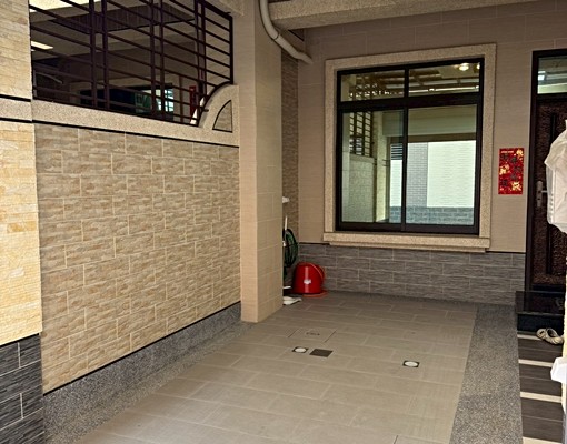 林園近全新透天出租|獨立車庫|寧靜社區|稀有釋出! - Image 1