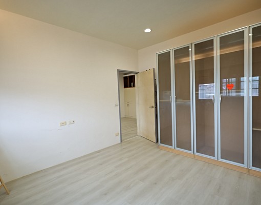 士林熱鬧商圈旁的寧靜社區，頂加2房住家，室內方正寬敞明亮 - Image 3