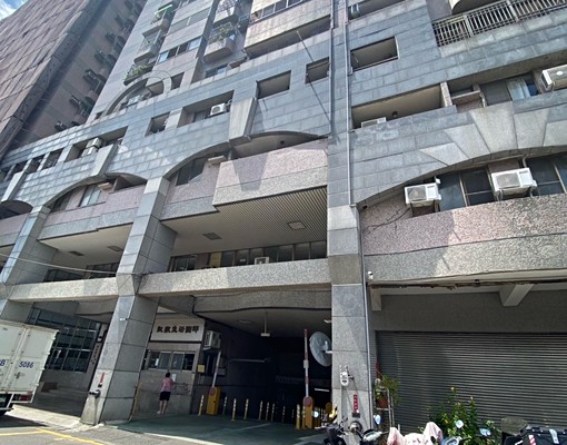 九張犁站振宇五金旁/重新整修精美大四房含車位/可寵可租補 - Image 16