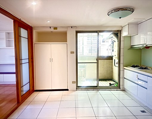 【me時代】🏠挑高樓層3+1房（有車位，費用另計）~洽旭微 - Image 10