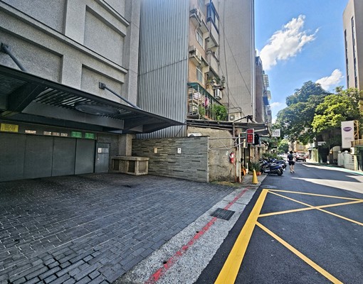 師大路105巷18號（SOFA社區）．高頂車位 - Image 5