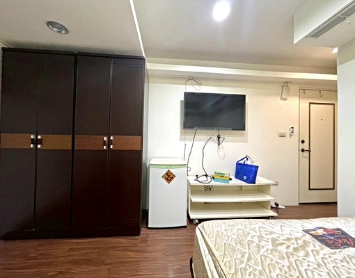捷運府中站❣️大陽台獨洗曬!家具齊全、包網路第四台、交通機能 - Image 3