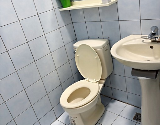 近中原大學/中原商圈/可租補/水泥隔間/簡配家具/獨洗 - Image 4