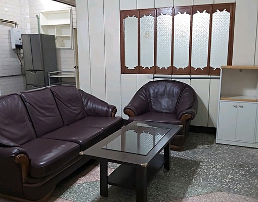 一樓免爬樓梯，室內22坪，一大房一大客廳，附傢俱㕑具。 - Image 2