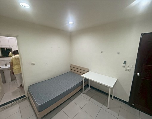 大坪林/免爬高/租金便宜格局方正/台電/家具齊全/生活機能佳 - Image 1