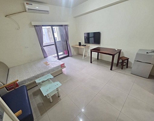 可租補民生路近巨城電梯套房有陽台洗衣機禁菸禁寵 - Image 1