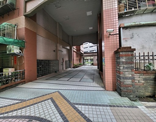 可租補板橋捷運~民族路~國泰街~哈佛名第~採光二房 - Image 3
