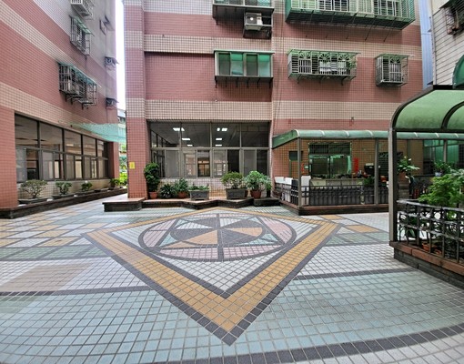可租補板橋捷運~民族路~國泰街~哈佛名第~採光二房 - Image 2