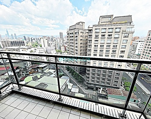 近中正紀念堂捷運⚡靜巷高樓景觀挑高裝潢1+1房有陽台全天管理 - Image 4