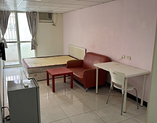 有陽台，近展演館慈文國中獨立大套房 - Image 1