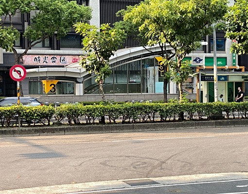 捷運三重站出口旁公寓 - Image 1