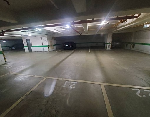 和平東路與基隆路口潤泰100豪宅地下室平面大車位保全管理佳 - Image 4