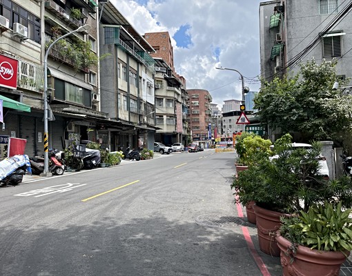 一樓10米路邊出租 - Image 1