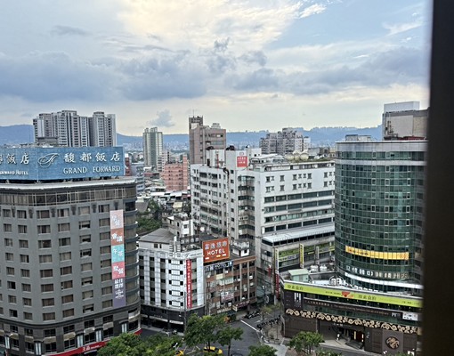 @中山路套房/陽台洗衣曬衣/家俱齊/含管/可租補/免仲介費 - Image 2