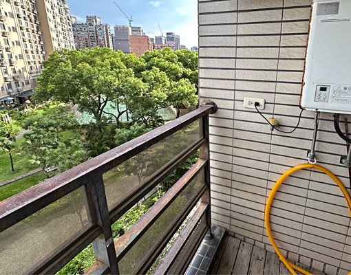 藝文✨上城｜面樹海景觀｜室內17坪｜開放大套房 - Image 9