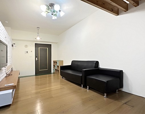 藝文✨上城｜面樹海景觀｜室內17坪｜開放大套房 - Image 6