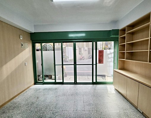 18甲三角窗透天 - Image 3