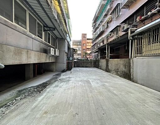 實踐國中小公寓一樓新超大前後院可停車 - Image 8