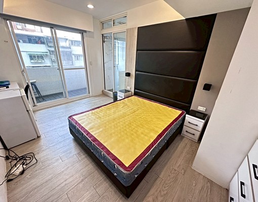 租屋補助、垃圾代收、保全管理、獨立陽台、近中山國小站 - Image 1