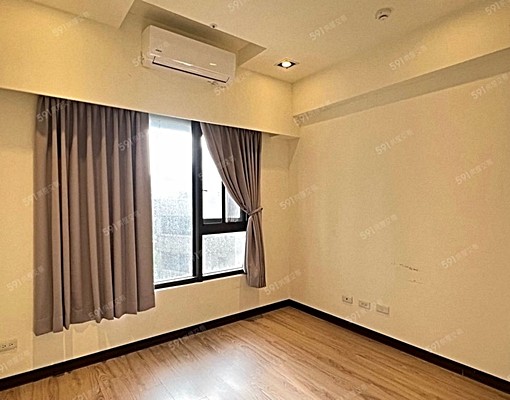 陽光可灑進來,全室木地板,系統櫃。溫馨2房含車管 - Image 12