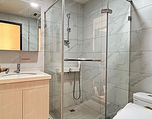 陽光可灑進來,全室木地板,系統櫃。溫馨2房含車管 - Image 11