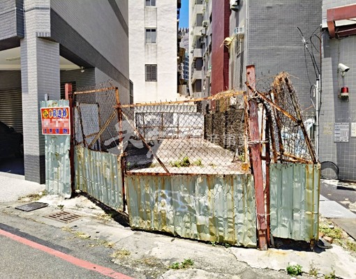 近凹子底公園稀有建地