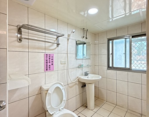 逢甲路鬧巷健康套房含水網路第四台電5.5元(公電)多間可選 - Image 3