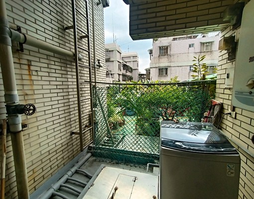鴻金寶商圈，巷口85度c，舒適溫馨套房，租金含水及天然瓦斯費 - Image 6