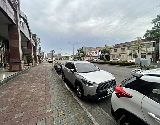 嵐峰路正大路邊顯眼超值一樓出租 - Image 1