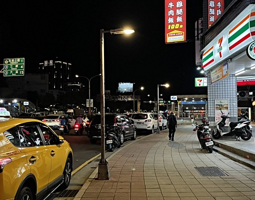 近捷運~免管理費~拎包入住傢俱齊全大套房 - Image 11