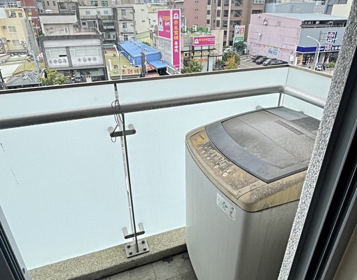 自強南路採光電梯套房~有陽台 - Image 8