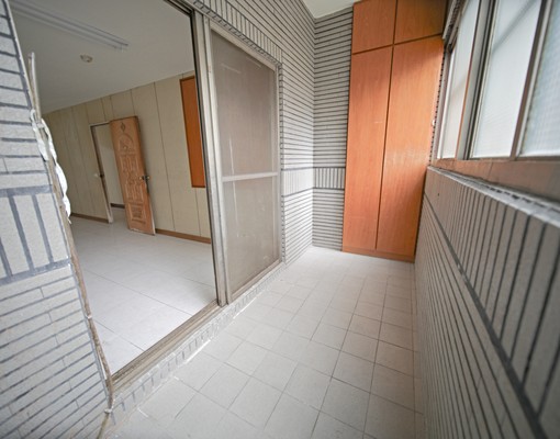 周圍學校很多｜近輕軌｜五甲商圈｜黃金店住1+夾＋２ - Image 11