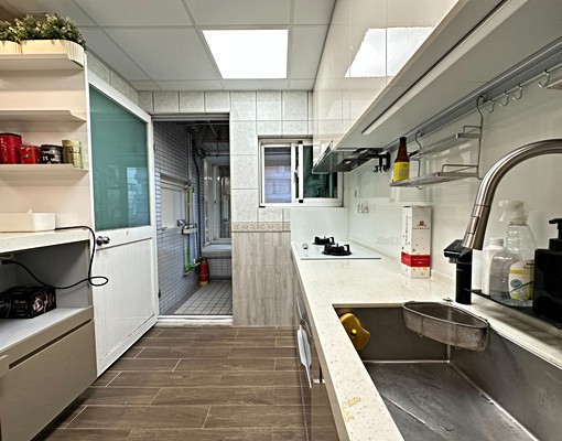 五泰可租補~寵可談~樓下土地銀行金庫發財三房車 - Image 4