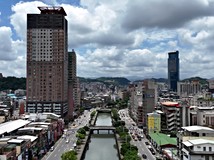 仁一路東方帝景稀有採光樓中..
