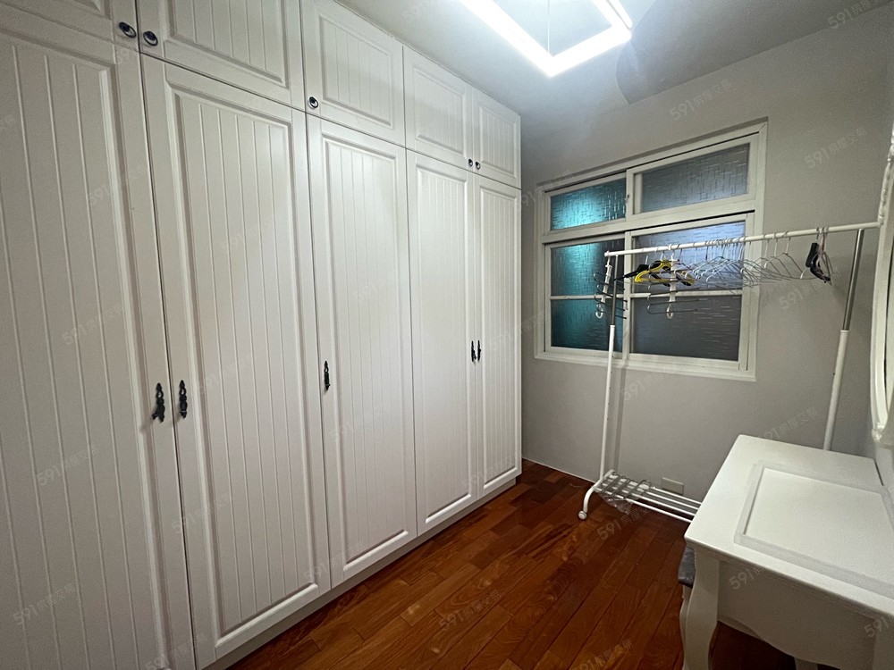 第三個房間當衣帽間