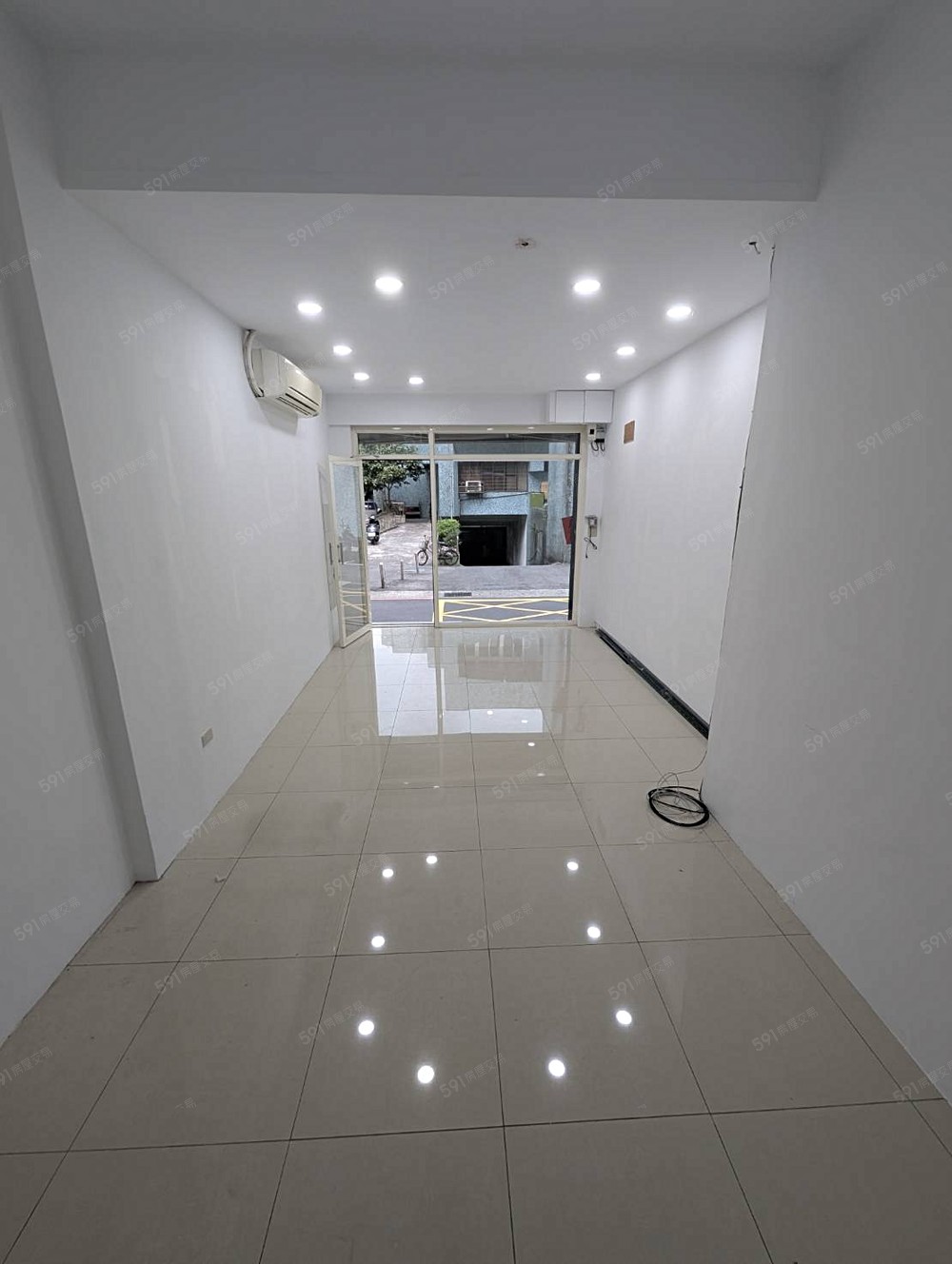 店面內部(內向外)